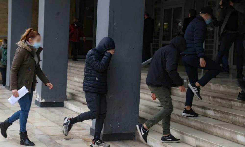 Θεσσαλονίκη: Ελεύθεροι με περιοριστικούς όρους οι 7 ανήλικοι